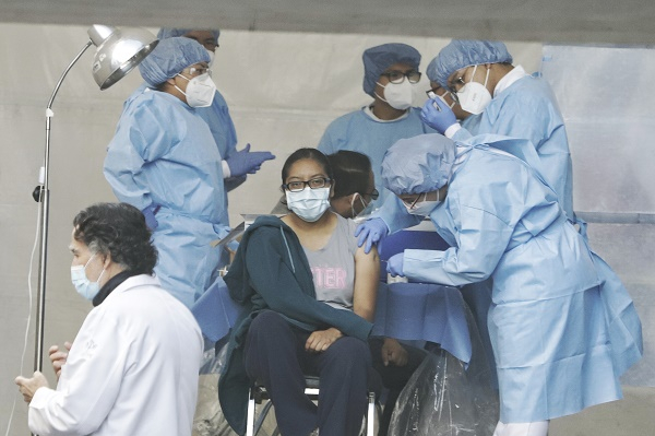 FOTOS: ISSSTE Puebla inicia vacunación contra COVID-19