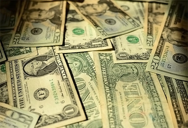 Dólar rompe nueva barrera y se vende a 16.40 pesos