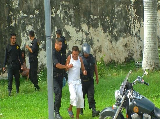 Detienen a pareja en acto sexual en muralla de Campeche