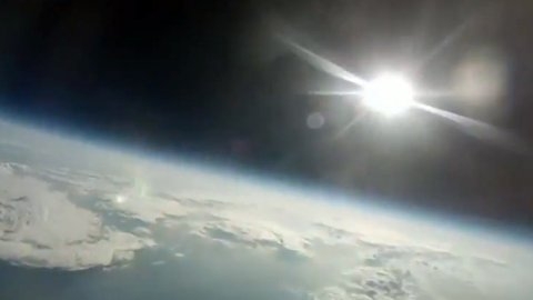 Captan imágenes de la Tierra desde el espacio con un iPhone