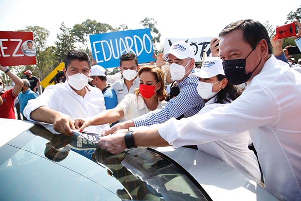 Eduardo Rivera Pérez recibe apoyo de coordinadores del Senado