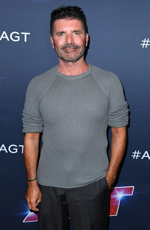 Simon Cowell, juez de America’s Got Talent, sufre caída y se fractura la columna
