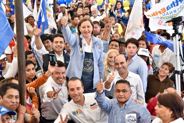 Martha Erika se compromete con comerciantes de la Central de Abasto