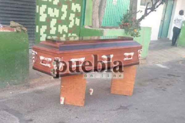 Ataúd con el cadáver de una mujer es abandonado en la colonia Ignacio Zaragoza