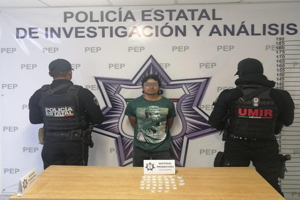 Capturan al “Roy”, distribuidor de drogas en negocios de la autopista México-Puebla