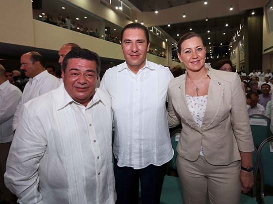 RMV acude al quinto informe del gobernador de Campeche