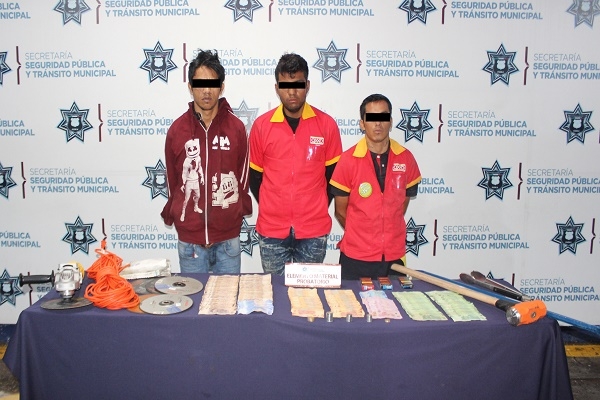 Cayeron asaltantes de tiendas Oxxo en Castillotla y Valle Dorado