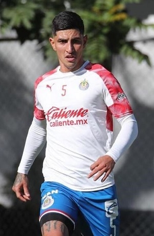 Víctor Guzmán está fuera de Chivas y definirá su futuro con Pachuca