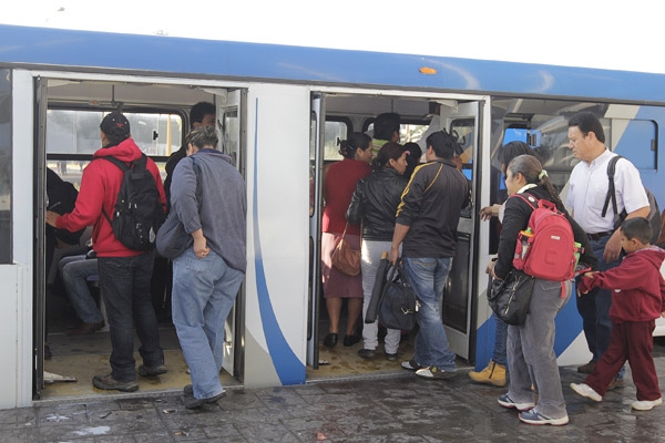 Detienen a ocho en Cacalotepec que protestaban contra servicio de RUTA