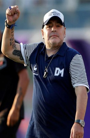 Maradona fue operado con éxito de hematoma cerebral en Argentina