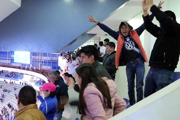 El SEDIF lleva gratis al estadio Cuauhtémoc a jóvenes con excelencia académica