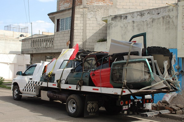 Localizan cientos de autopartes robadas en la colonia Cleotilde Torres