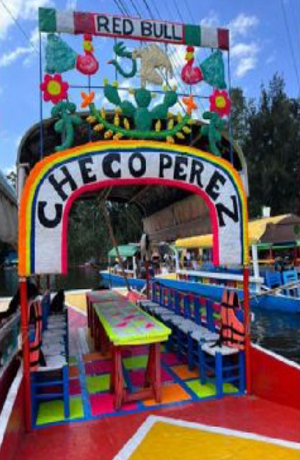 Trajinera del Checo Pérez agota reservaciones hasta octubre