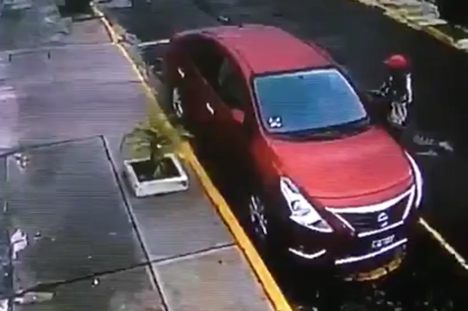 VIDEO: Robo de autopartes también azota calles de San Manuel en Puebla