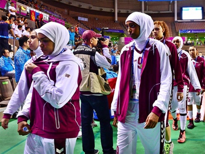 Selección femenil de baloncesto de Qatar perdió juego por no quitarse velo