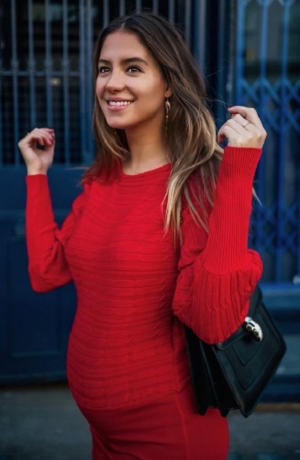 Sarah Kohan presume embarazo de Chicharito III en topless