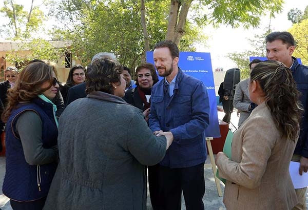 Luis Banck entregó sanitarios rehabilitados en primaria de Lomas de San Miguel