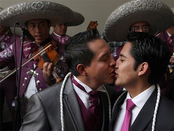 CNDH pide anular artículos que impiden matrimonio gay en Jalisco
