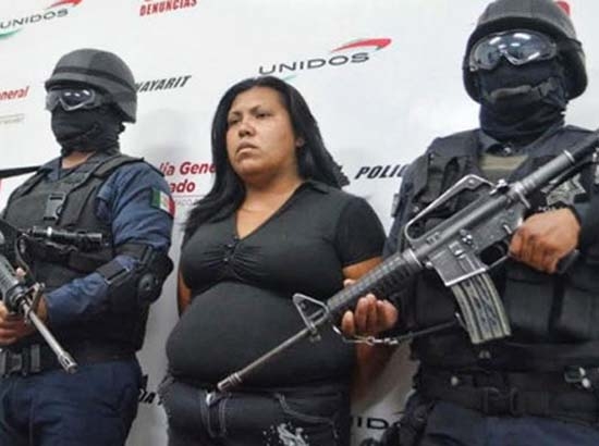 Mujer mata a joven embarazada y le extrae con cuchillo el bebé para robárselo