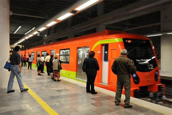 Metro del DF requiere miles de millones de pesos: Mancera