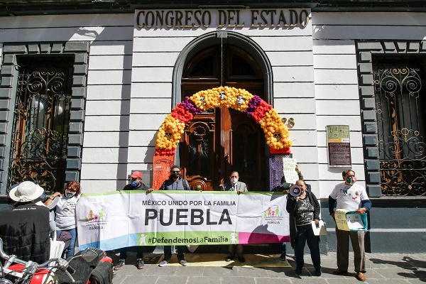 Frente Nacional por la Familia se manifiesta contra matrimonio igualitario en el Congreso