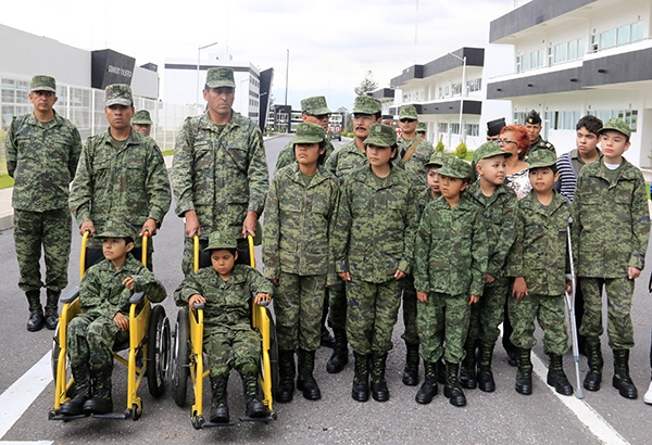 FOTOS: Niños con enfermedades crónicas fueron “soldados por un día” en Puebla