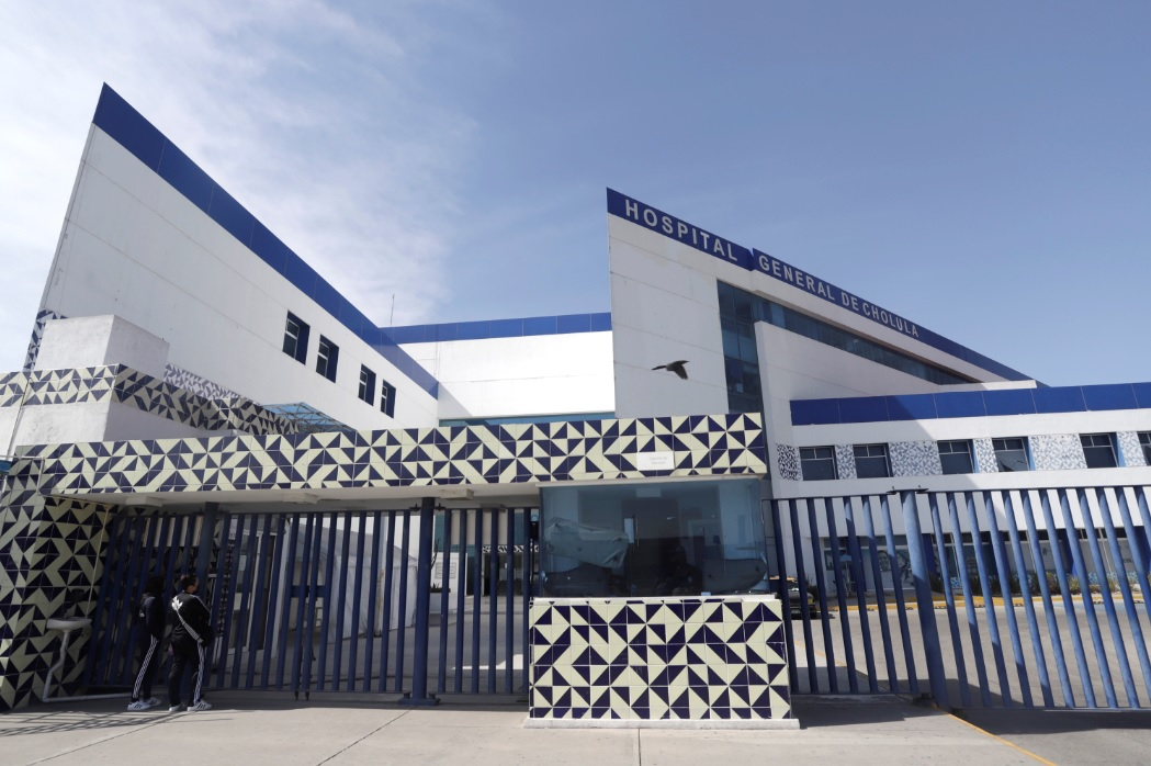 Hospitales públicos habilitan 297 nuevas camas para COVID en Puebla