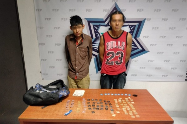 Pareja es aprehenida con 100 dosis de droga en Balcones del Sur