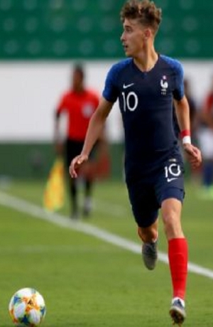 Merengues y culés se pelean un futbolista francés… y no es Mbappé