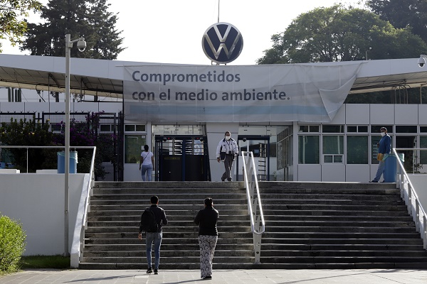 Mueren siete trabajadores de VW por COVID