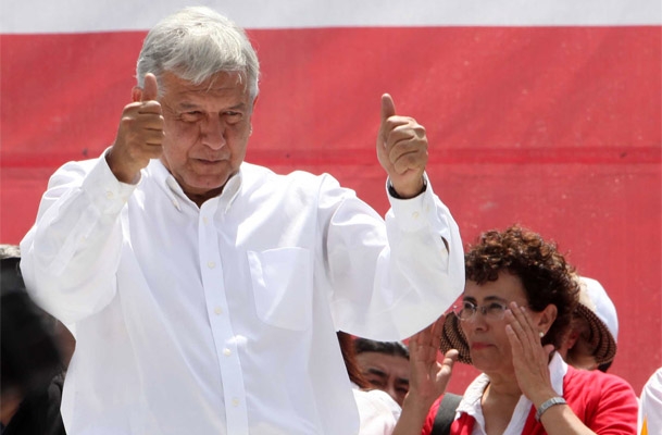 Peña, “faraón acomplejado” por comprar avión, califica AMLO