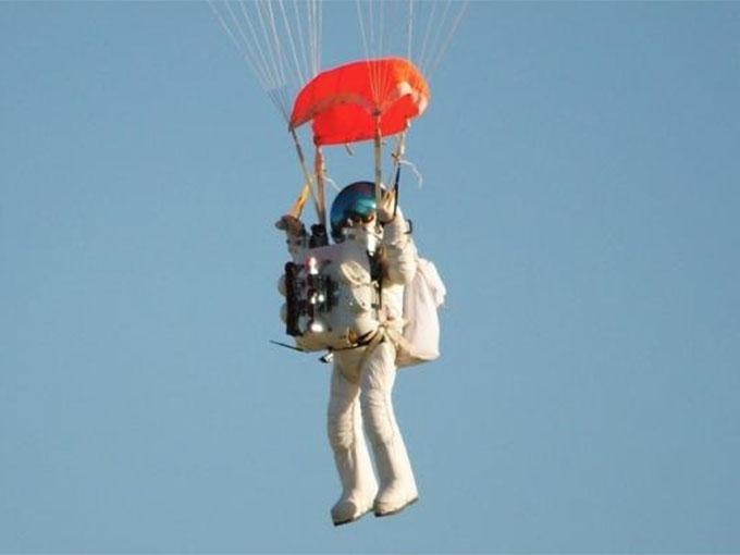 Ejecutivo de Google se lanzó desde la estratósfera en caída libre