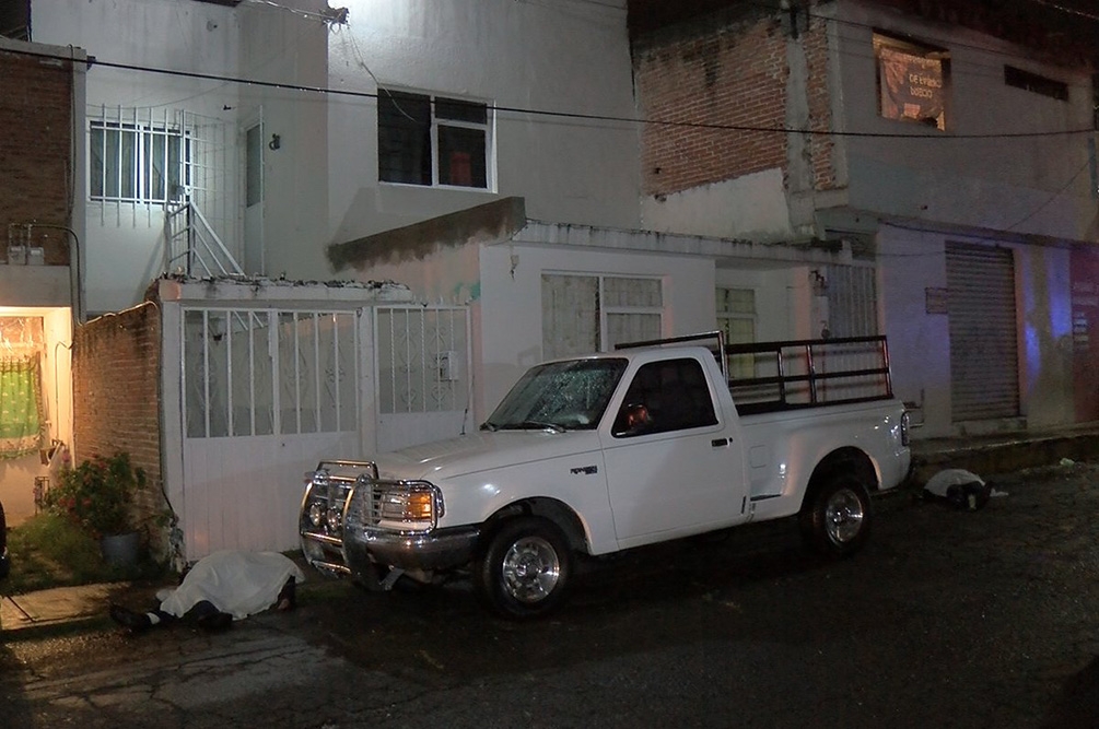 Sepultan a madre e hijo asesinados por su vecino ex militar en Amalucan