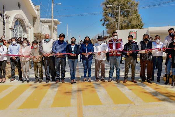 Cuautlancingo: Lupita Daniel inaugura obras de pavimentación en la junta auxiliar Sanctorum
