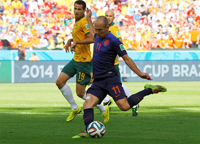 Holanda derrotó 3-2 a Australia y se acerca a octavos de final