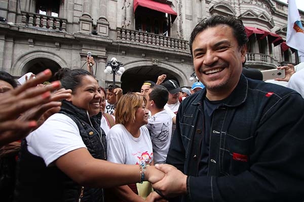 Israel Pacheco vuelve: pide reinstalación y va por el sindicato