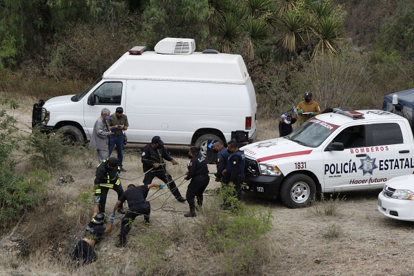 Rescatan con vida a hombre que cayó a dren de Valsequillo en Tehuacán