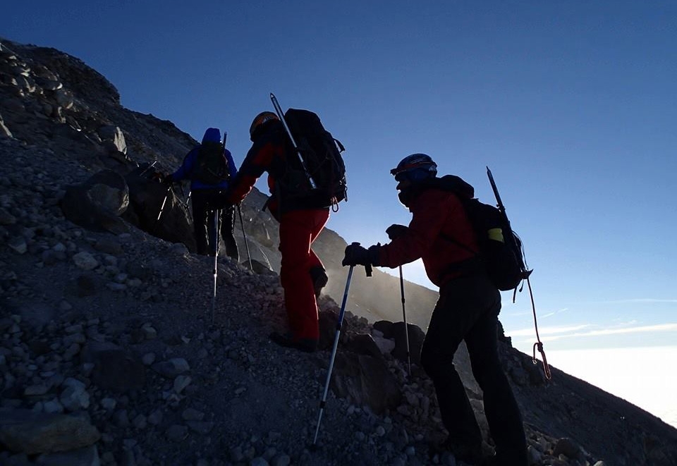 Ocho alpinistas de EU extraviados y cuatro marinos heridos, saldo en el Citlaltépetl