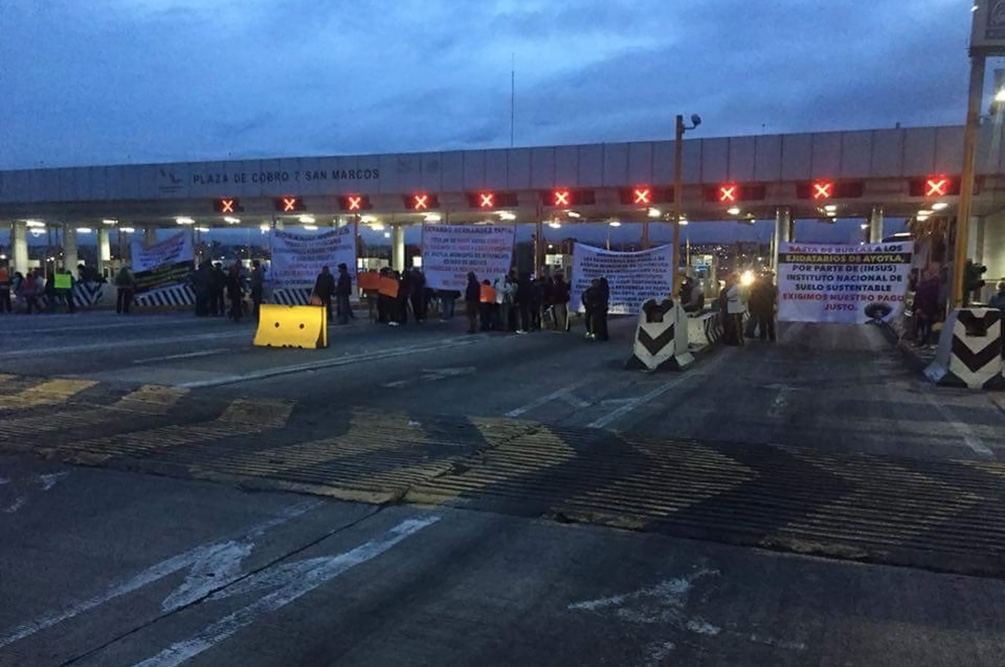 Manifestantes cierran caseta de Chalco en la autopista México-Puebla