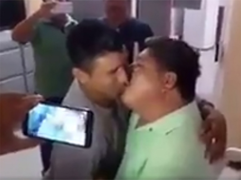 Líder de la CTM exige besos entre choferes a cambio de concesiones