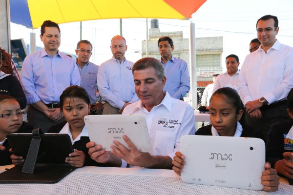 Tony Gali inaugura bahía digital y recorre gimnasio en Rivera Anaya
