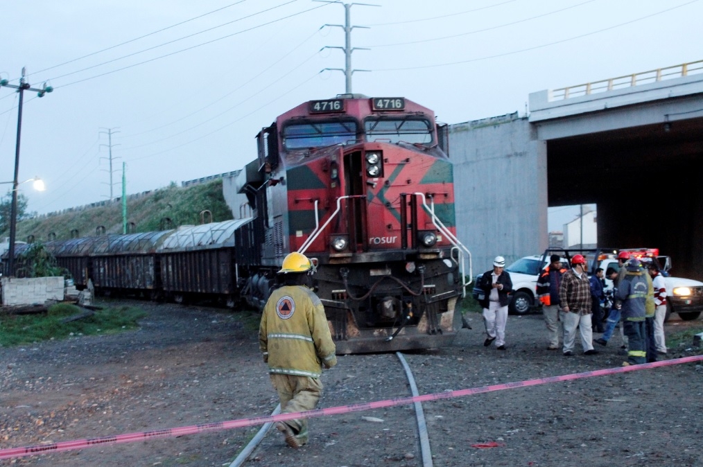 Descarrila tren y provoca caos vial en Santa María Moyotzingo
