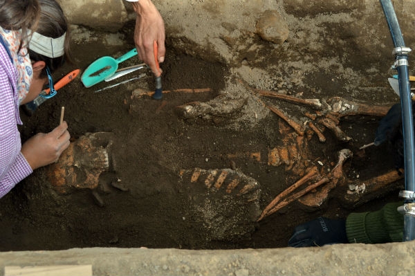 Hallan entierros prehispánicos y coloniales en San Pedro Cholula