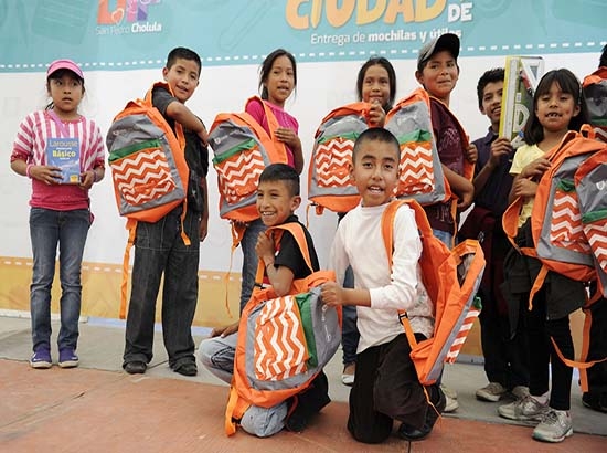 San Pedro Cholula realiza primera entrega gratuita de útiles escolares y mochilas