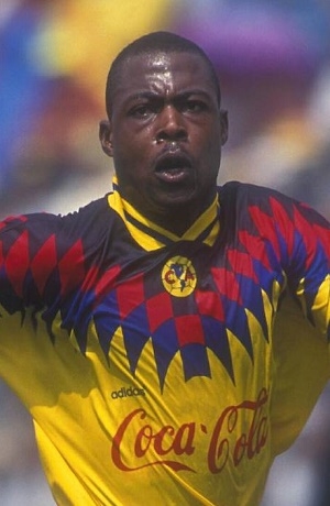 Kalusha Bwalya, ex del América, suspendido dos años por la FIFA
