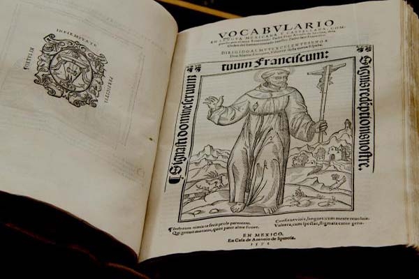 Biblioteca Palafoxiana exhibe textos en lengua indígena del siglo XVI