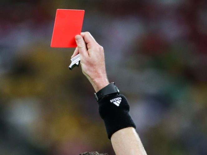 Futbolista fue suspendido 70 partidos por dar cabezazo al árbitro