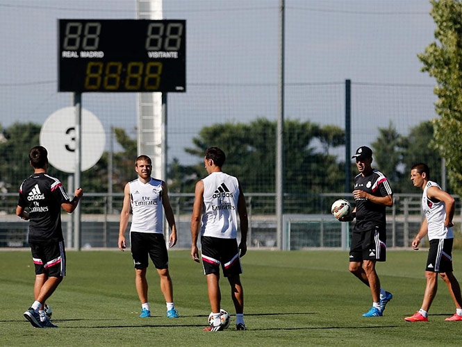 Chicharito ya entrenó con sus nuevos compañeros en el Real Madrid