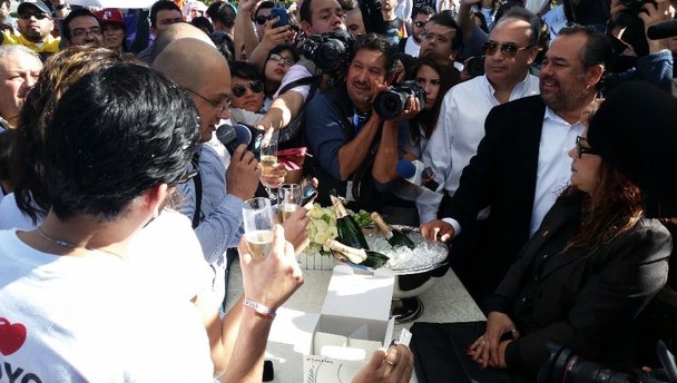 Baja California celebra primer boda gay por orden de la Corte