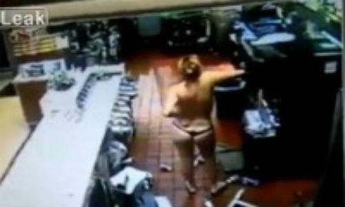 Mujer en topless y tanga destruyó McDonald’s
